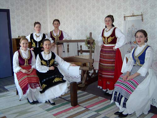 ZENSKA FOLKLORNA GRUPA